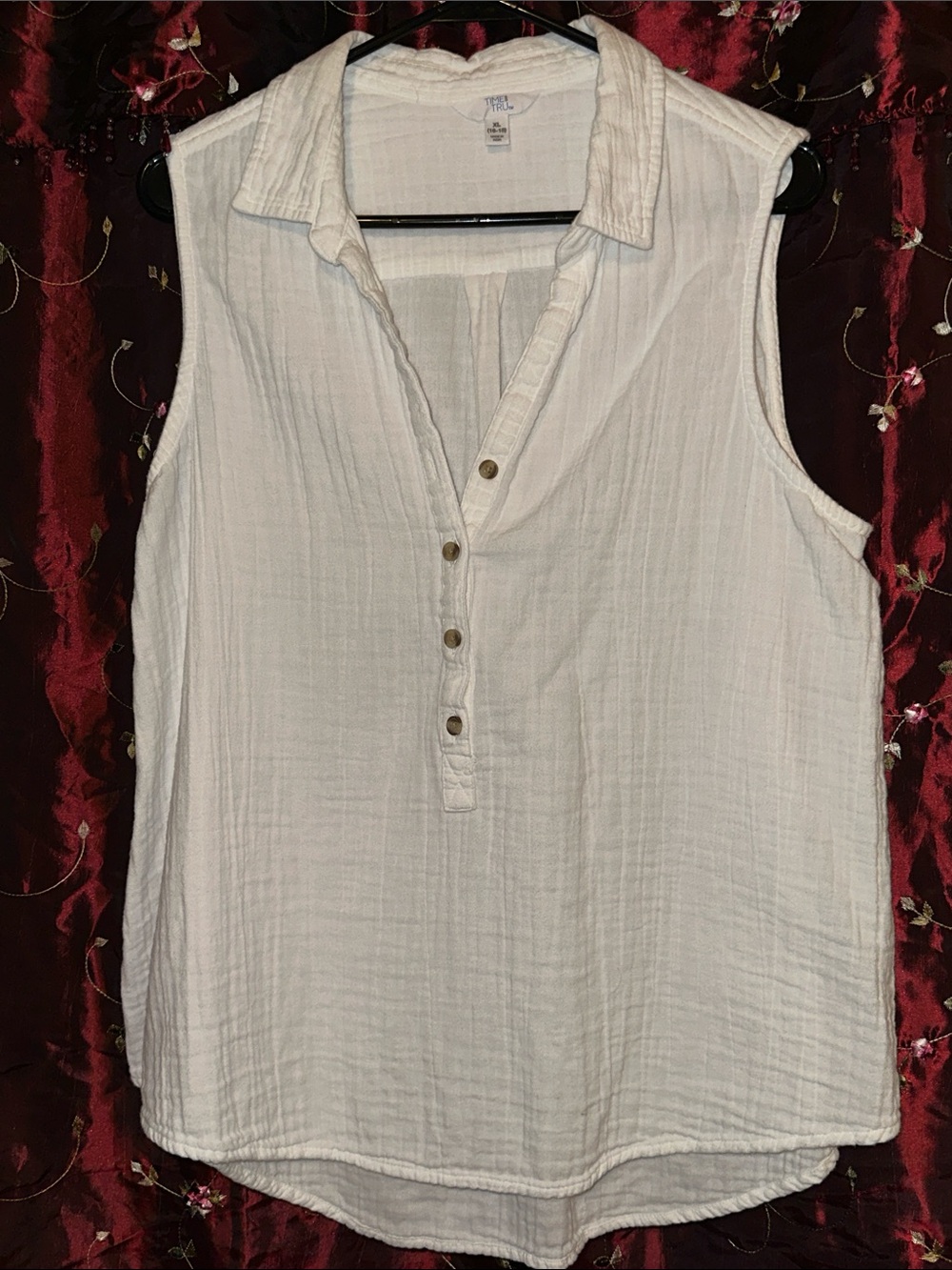 Time and Tru White Sleeveless Button-Front Gauze Shirt